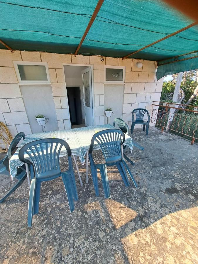 Apartmani Dusica Lumbarda Exterior photo