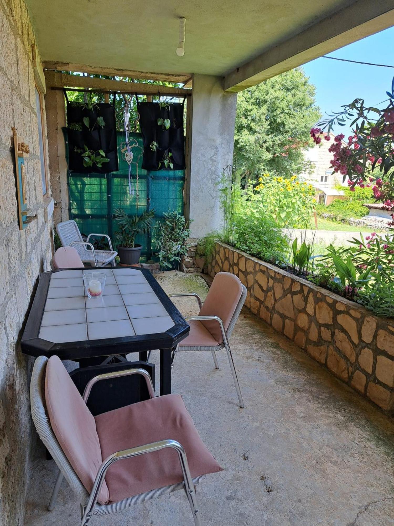 Apartmani Dusica Lumbarda Exterior photo