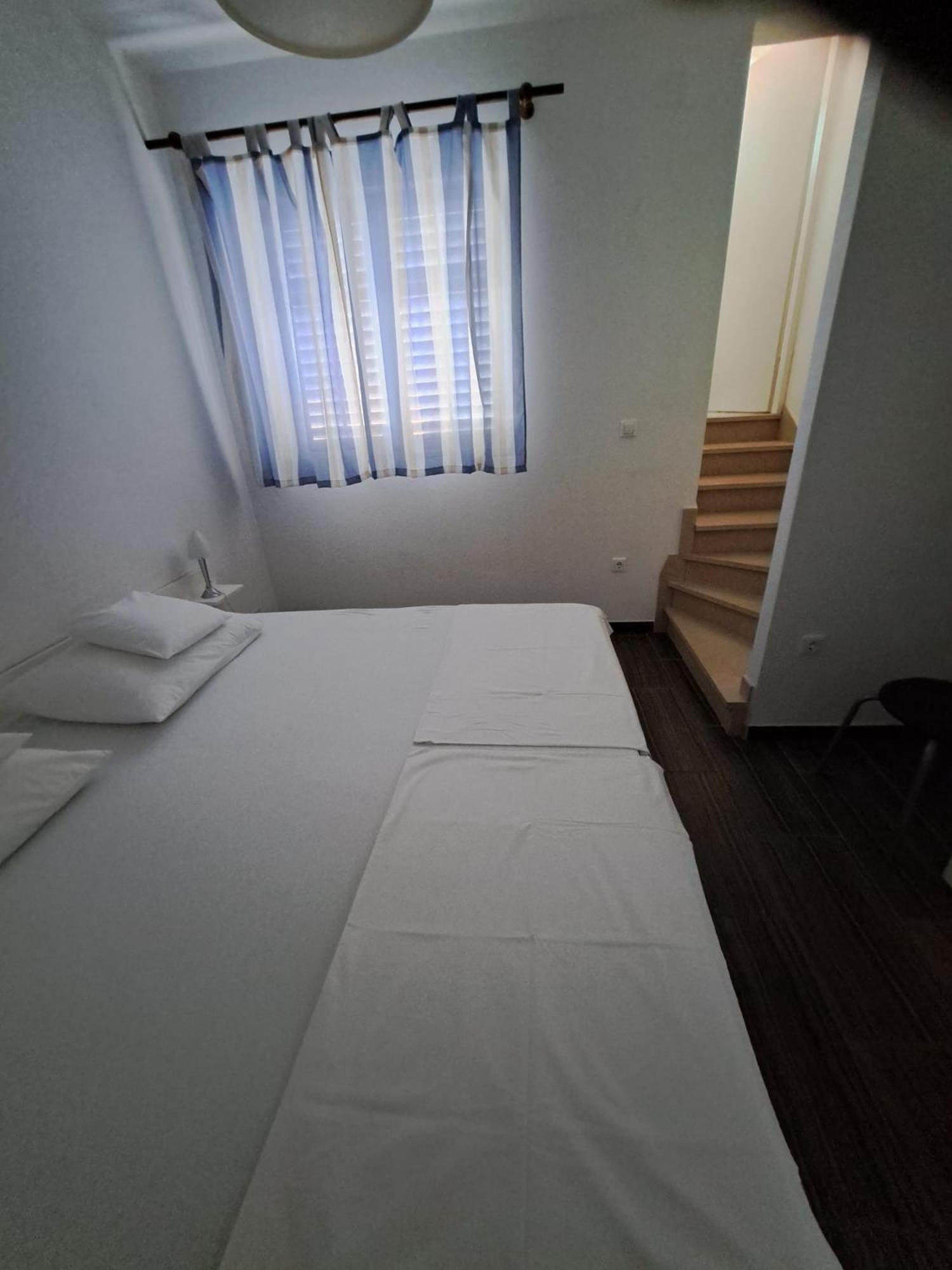 Apartmani Dusica Lumbarda Exterior photo